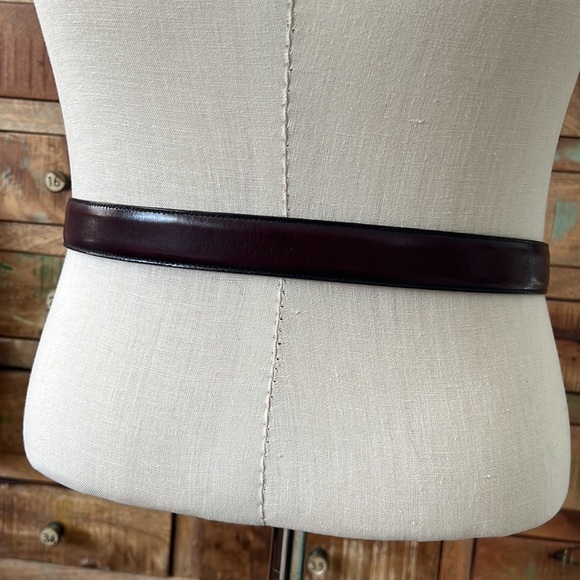 Johnston & Murphy brown leather with solid brass buckle belt - Picture 3 of 9